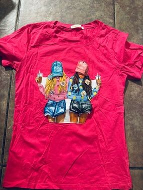 Woman’s Pink Graphic Tee with Daisy Print